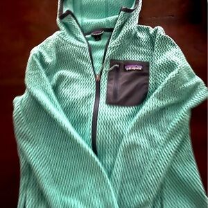 Patagonia R1 air zip hoodie turquoise women’s medium